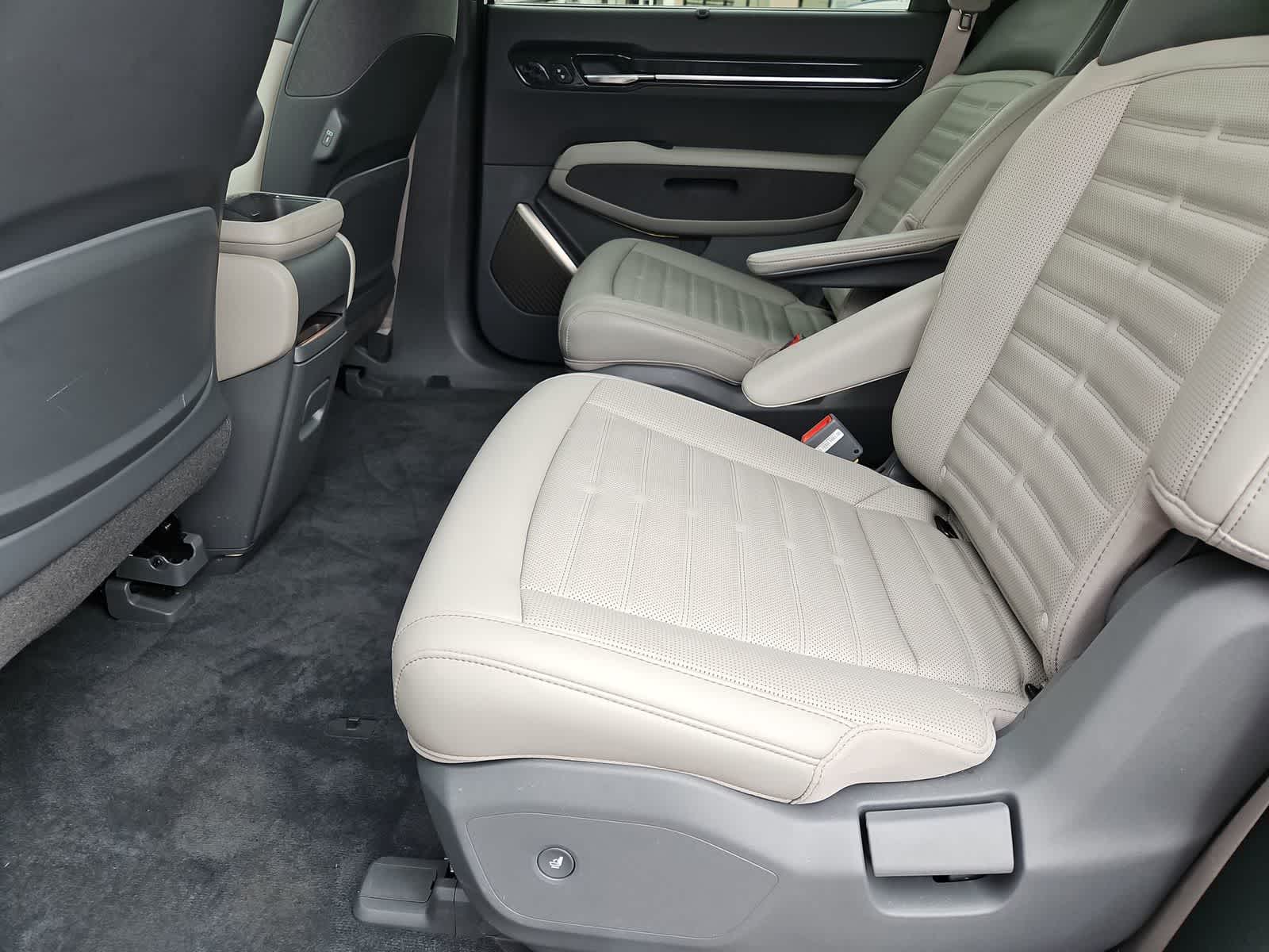 Thumbnail: 2024 Kia EV9 - 19