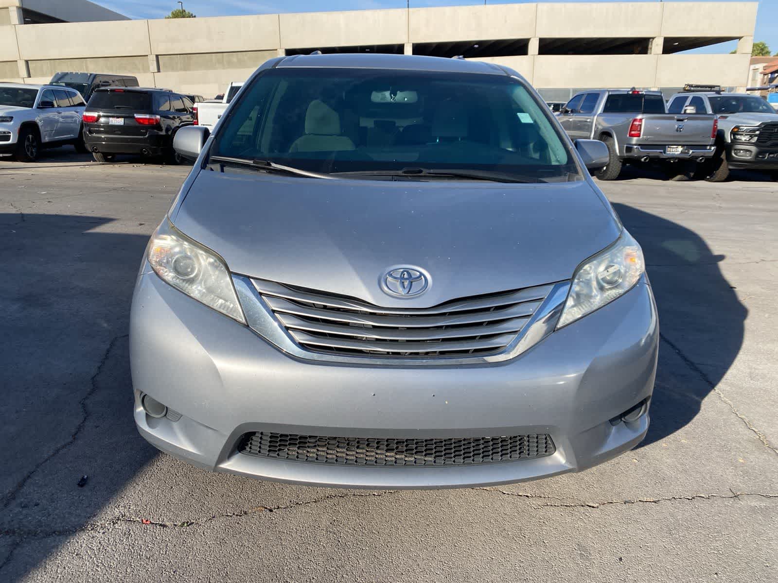 Thumbnail: 2017 Toyota Sienna - 2