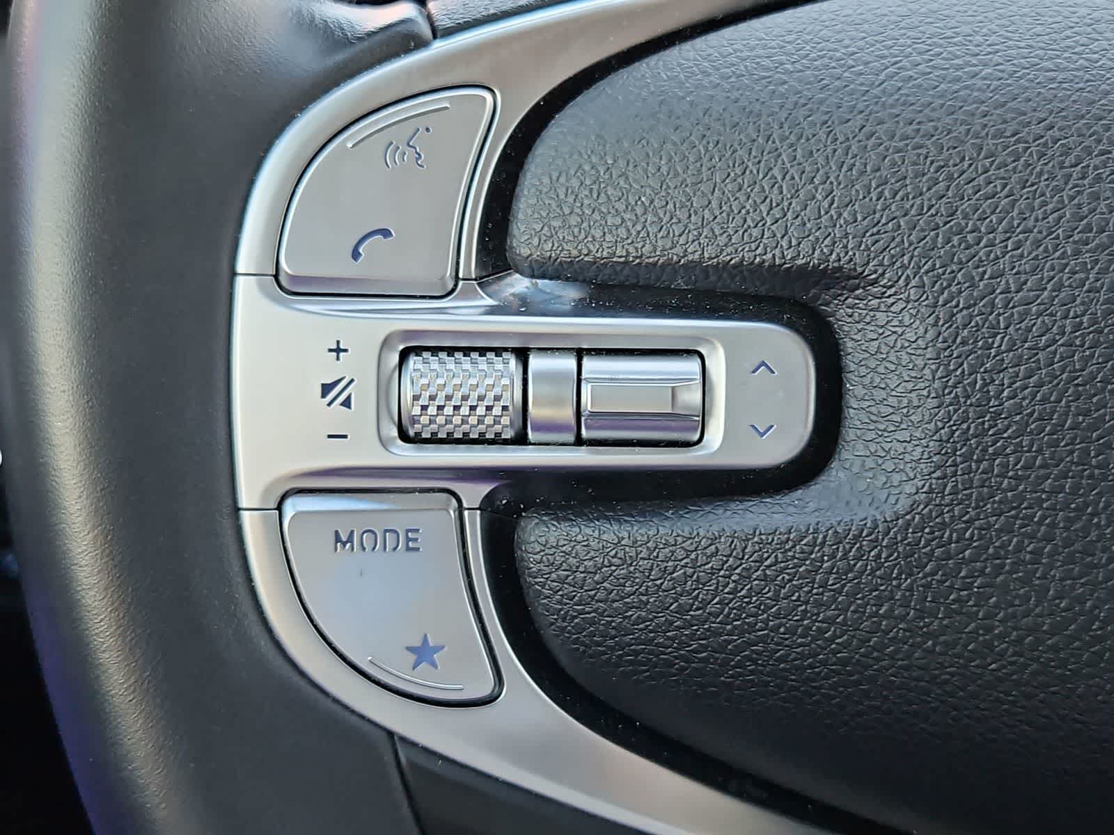 Thumbnail: 2025 Genesis GV70 - 24