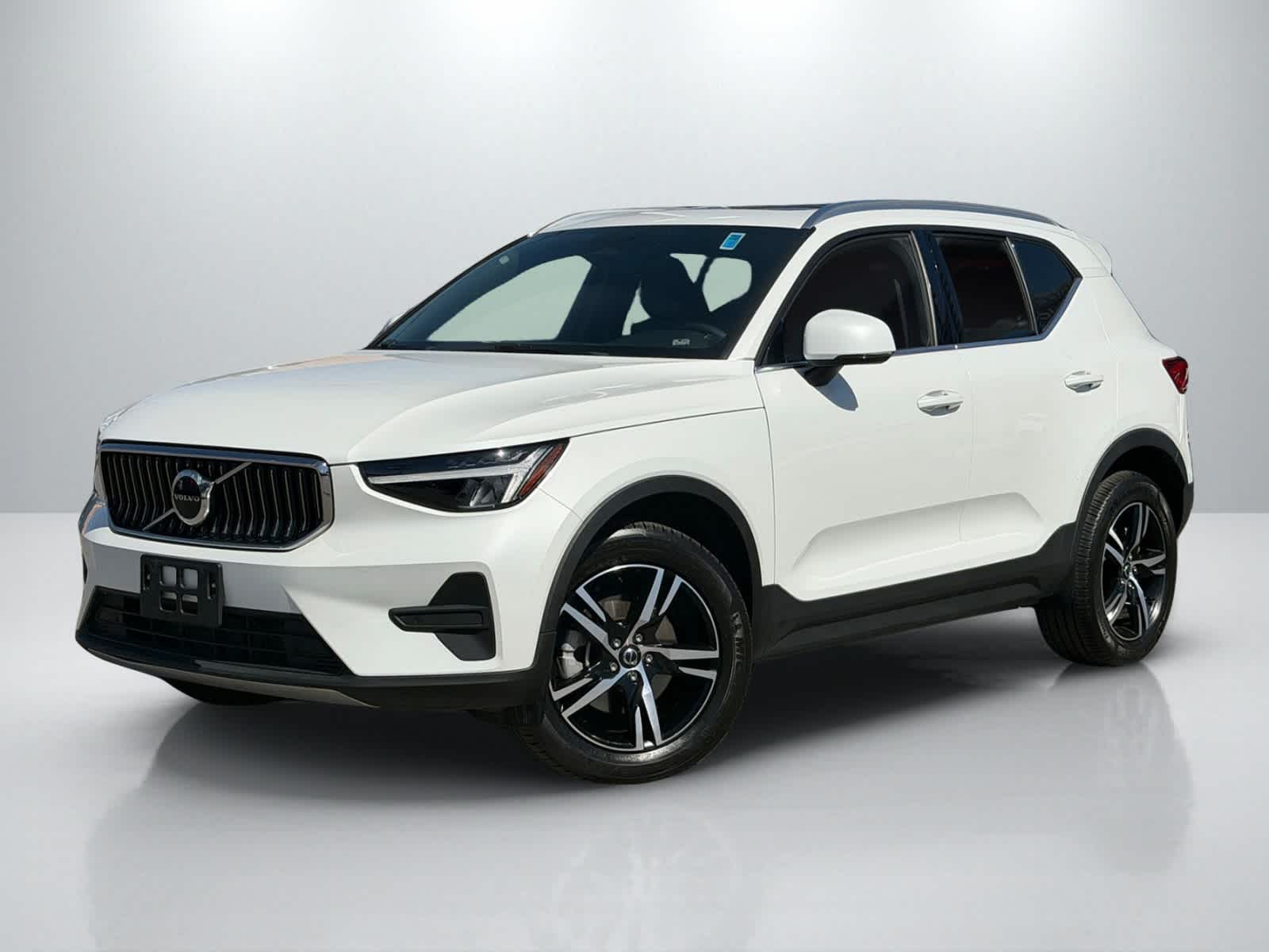2024 Volvo XC40 B5 Core Bright AWD's photo