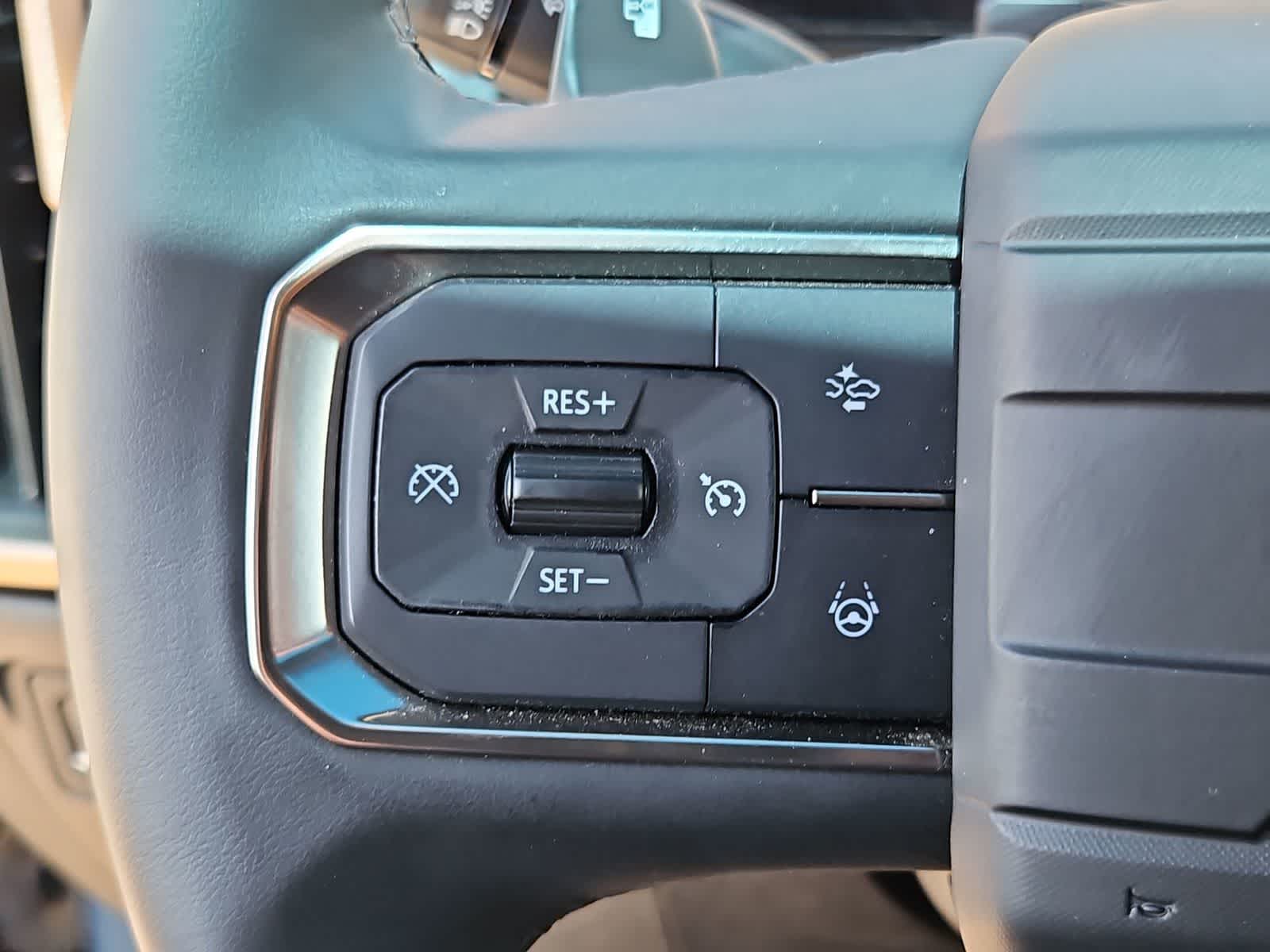 Thumbnail: 2024 GMC Hummer EV - 23