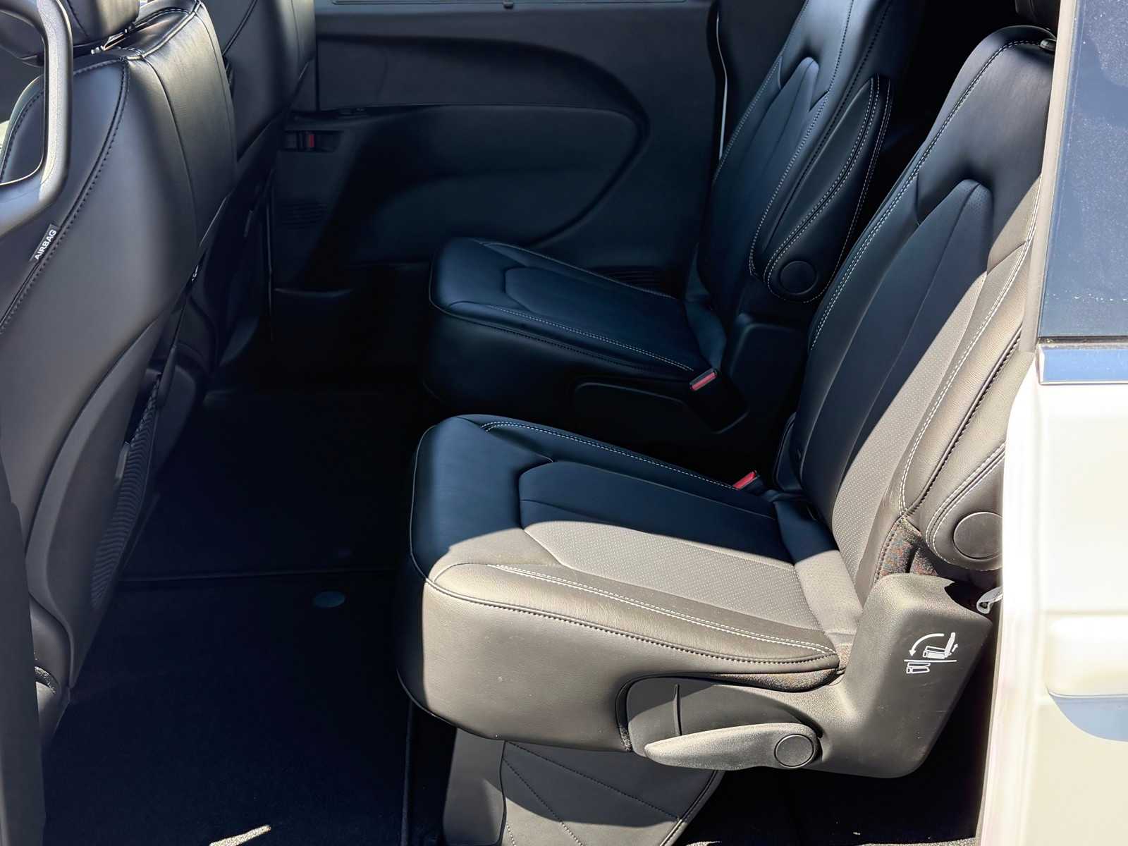 Thumbnail: 2026 Chrysler Pacifica - 23