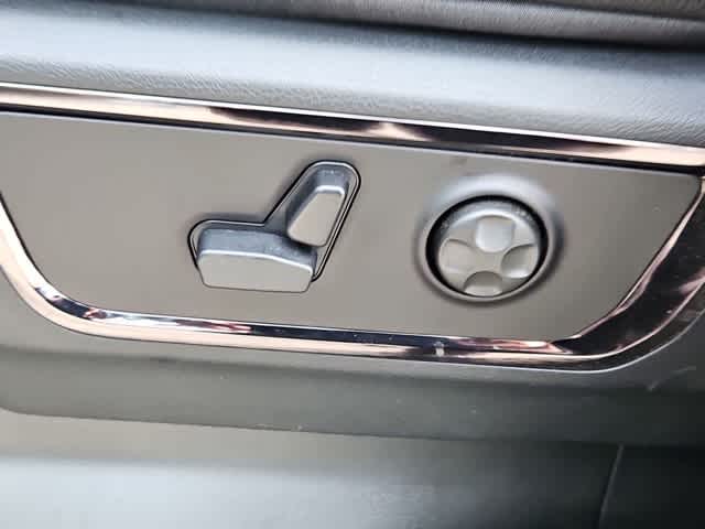 Thumbnail: 2026 RAM 1500 - 18