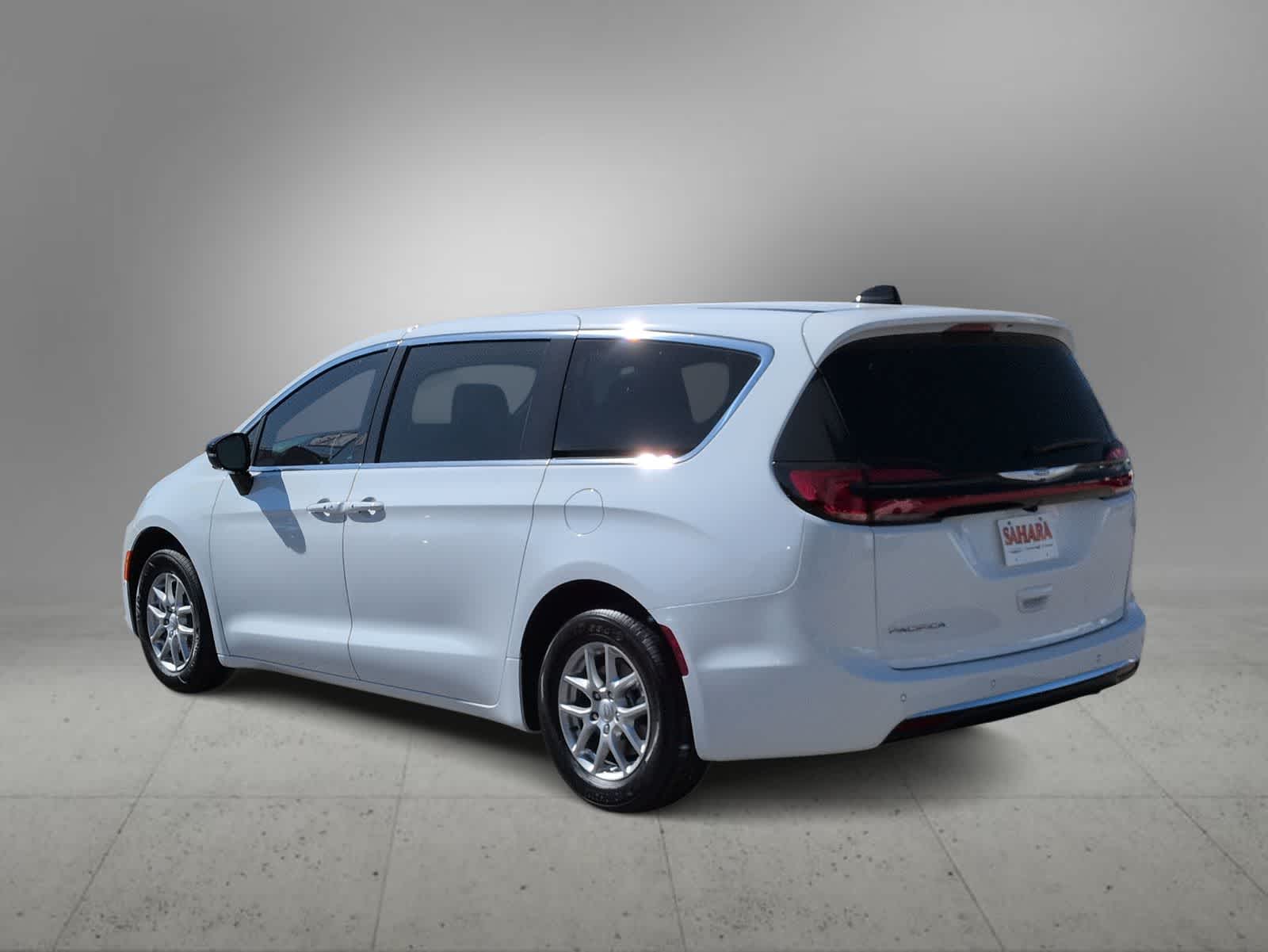 Thumbnail: 2026 Chrysler Pacifica - 6