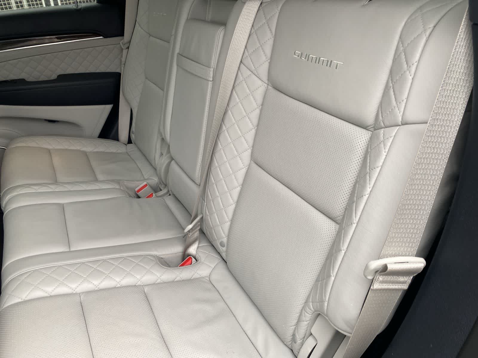 Thumbnail: 2020 Jeep Grand Cherokee - 12