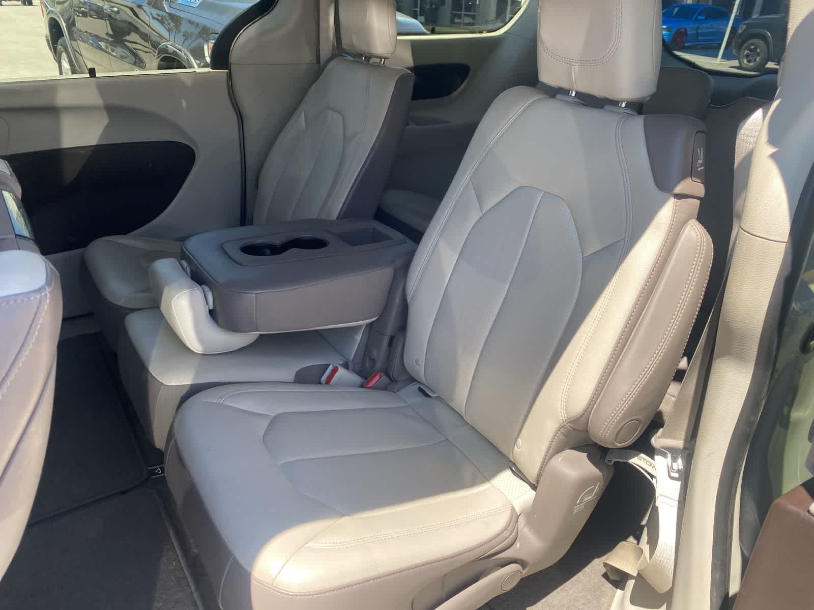 2017 Chrysler Pacifica  12