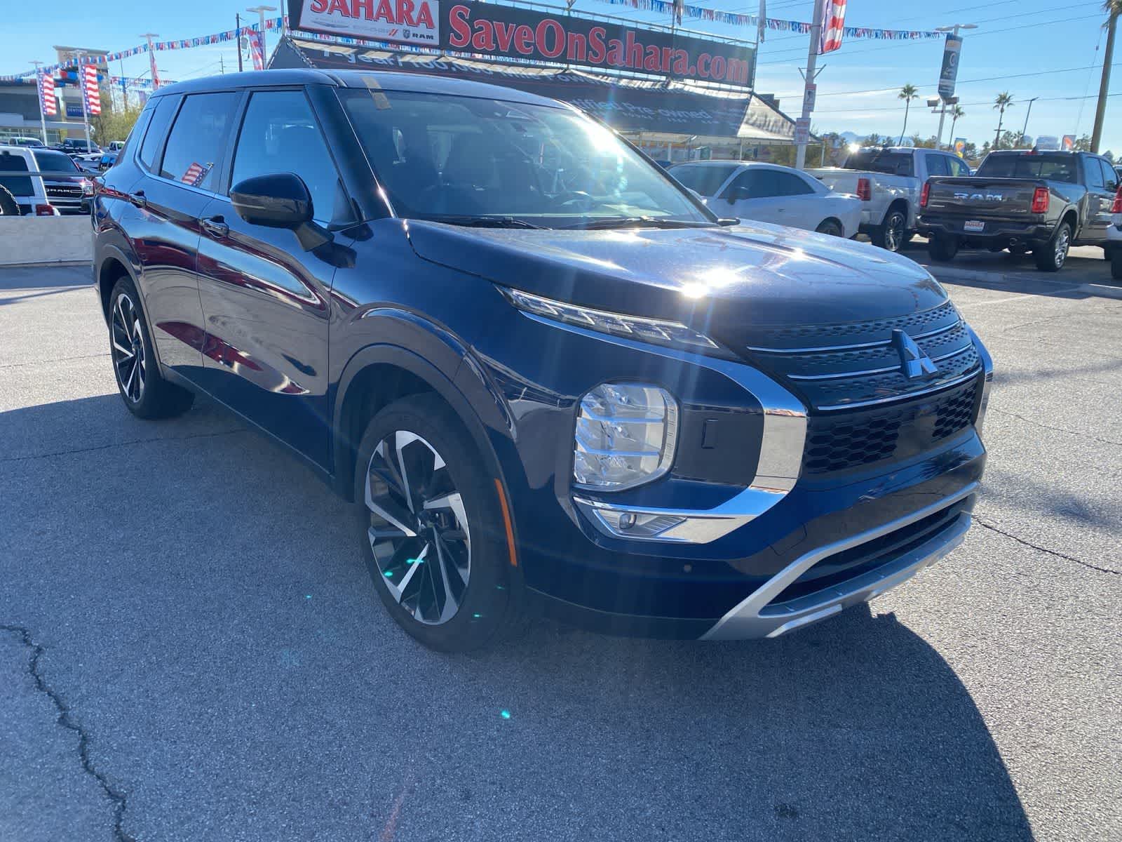 2024 Mitsubishi Outlander SE photo 3