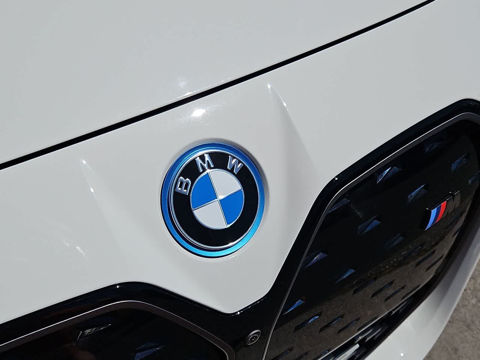 Thumbnail: 2023 BMW i4 - 12