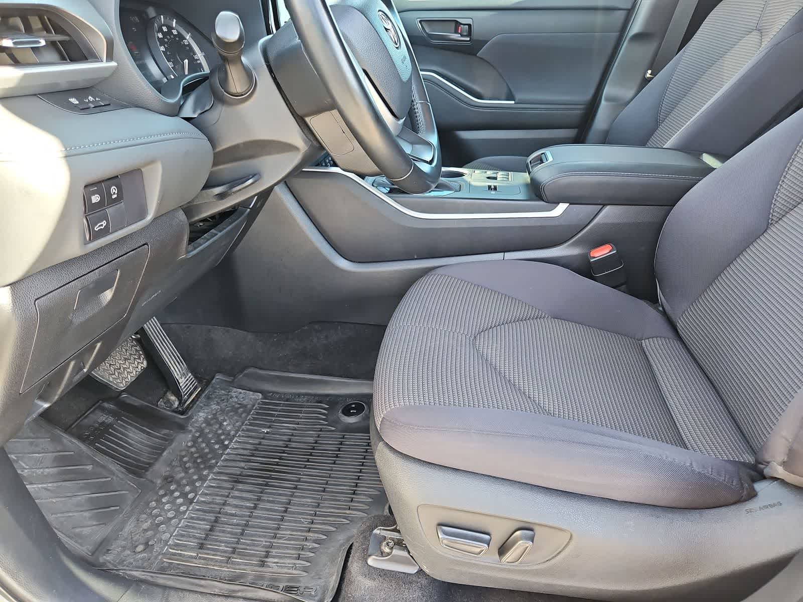 Thumbnail: 2023 Toyota Highlander - 16