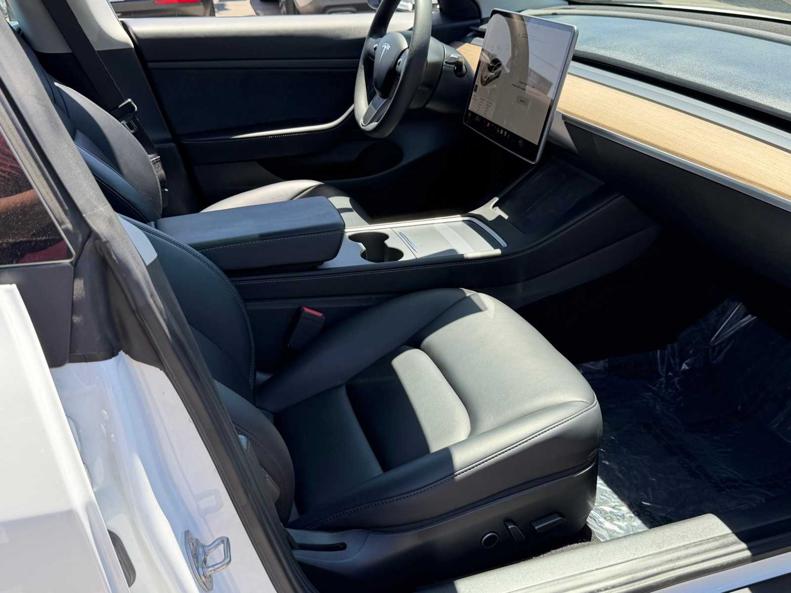 Thumbnail: 2021 Tesla Model 3 - 28