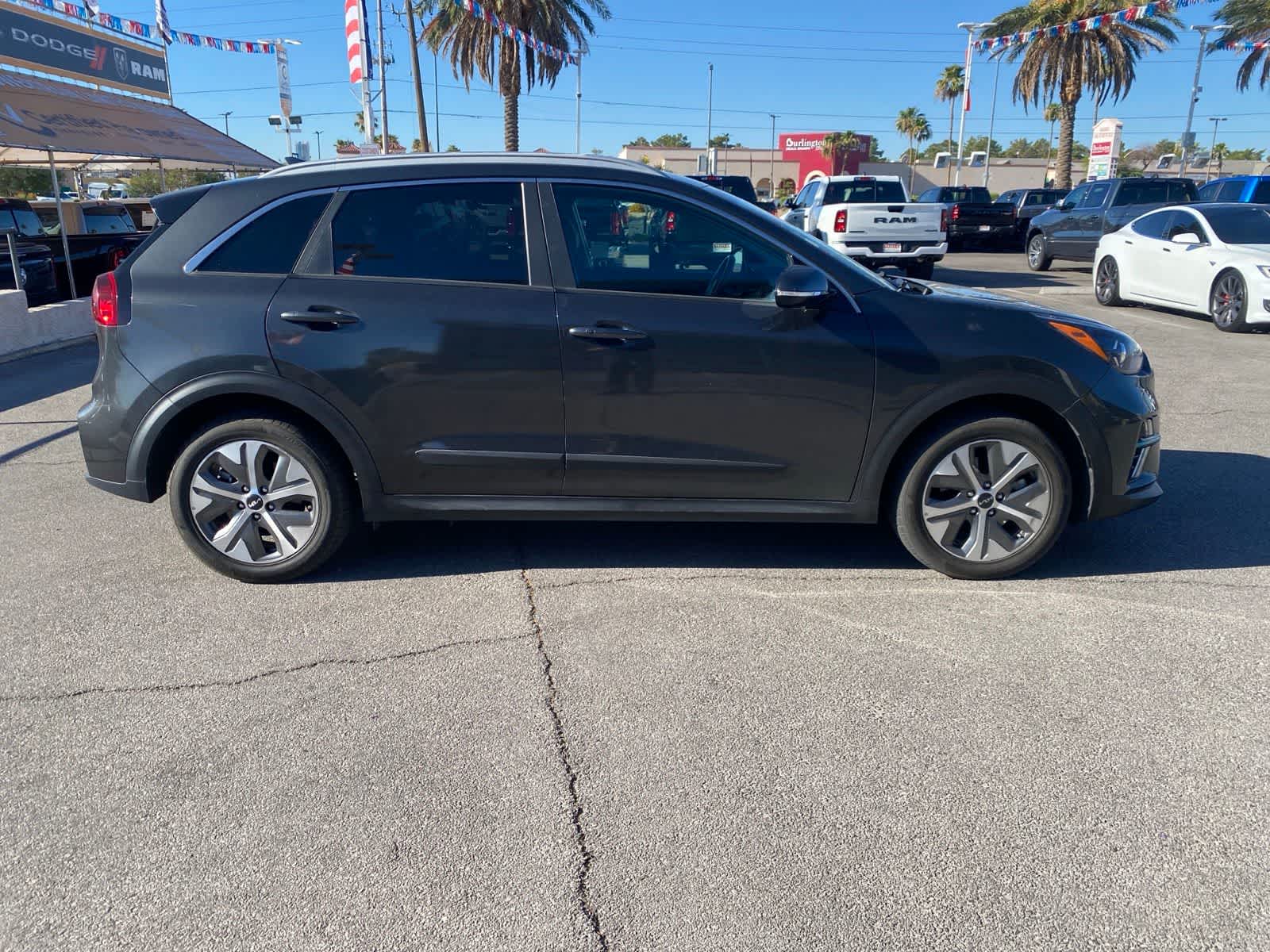 Thumbnail: 2022 Kia Niro - 4
