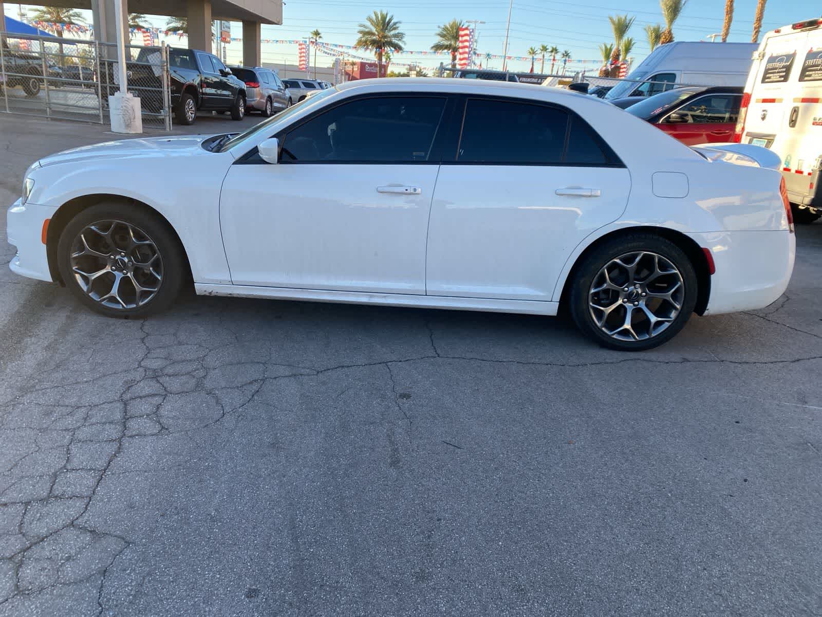 Thumbnail: 2018 Chrysler 300 - 9