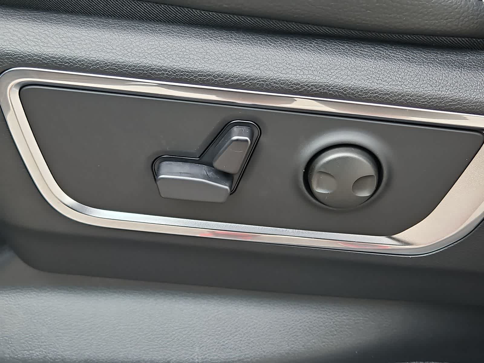 Thumbnail: 2026 RAM 1500 - 18