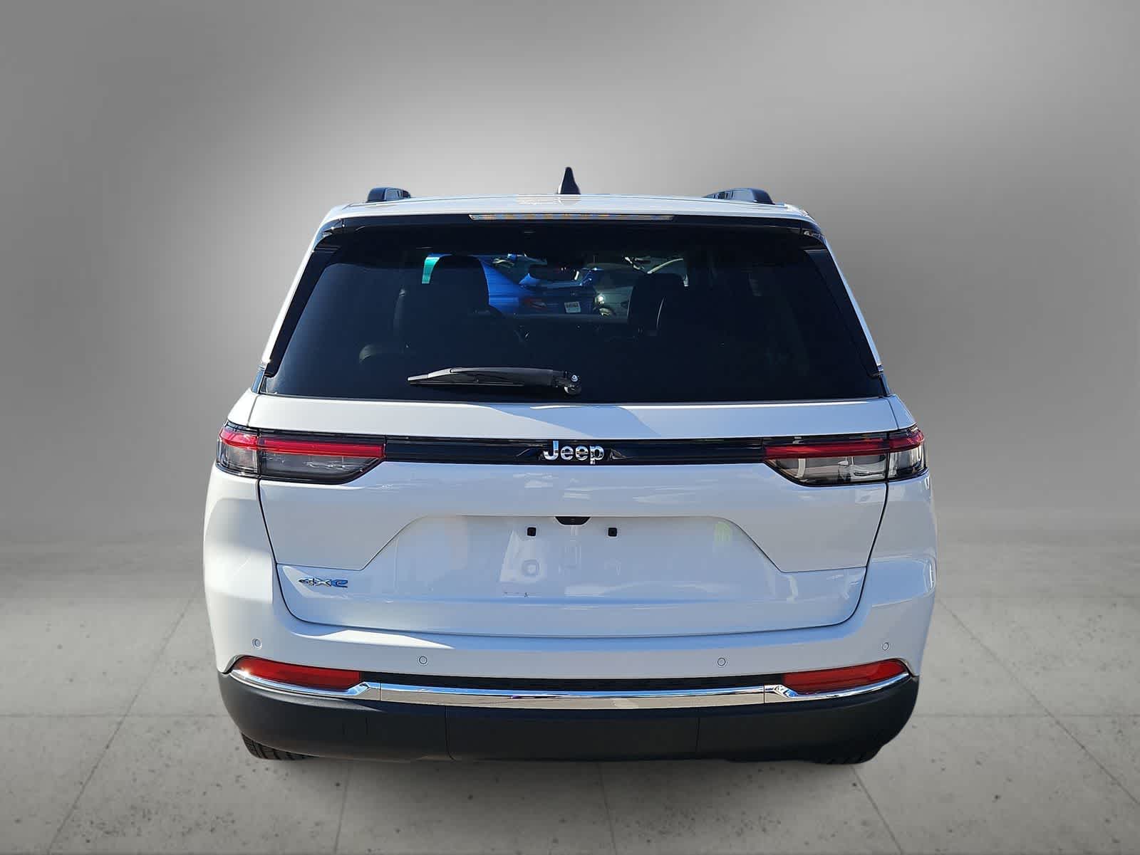 Thumbnail: 2022 Jeep Grand Cherokee - 8