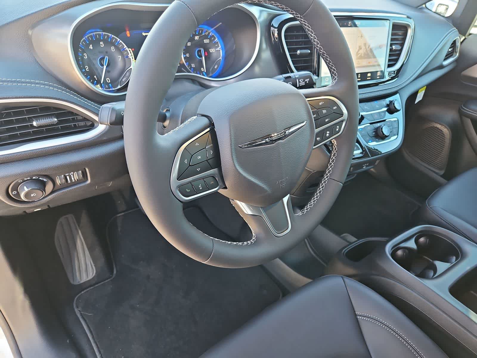 Thumbnail: 2026 Chrysler Pacifica - 10