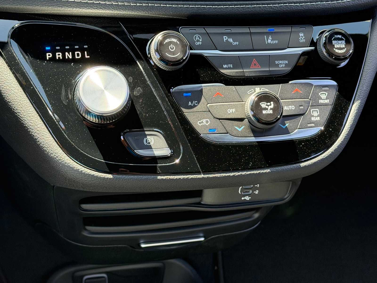 Thumbnail: 2026 Chrysler Pacifica - 19