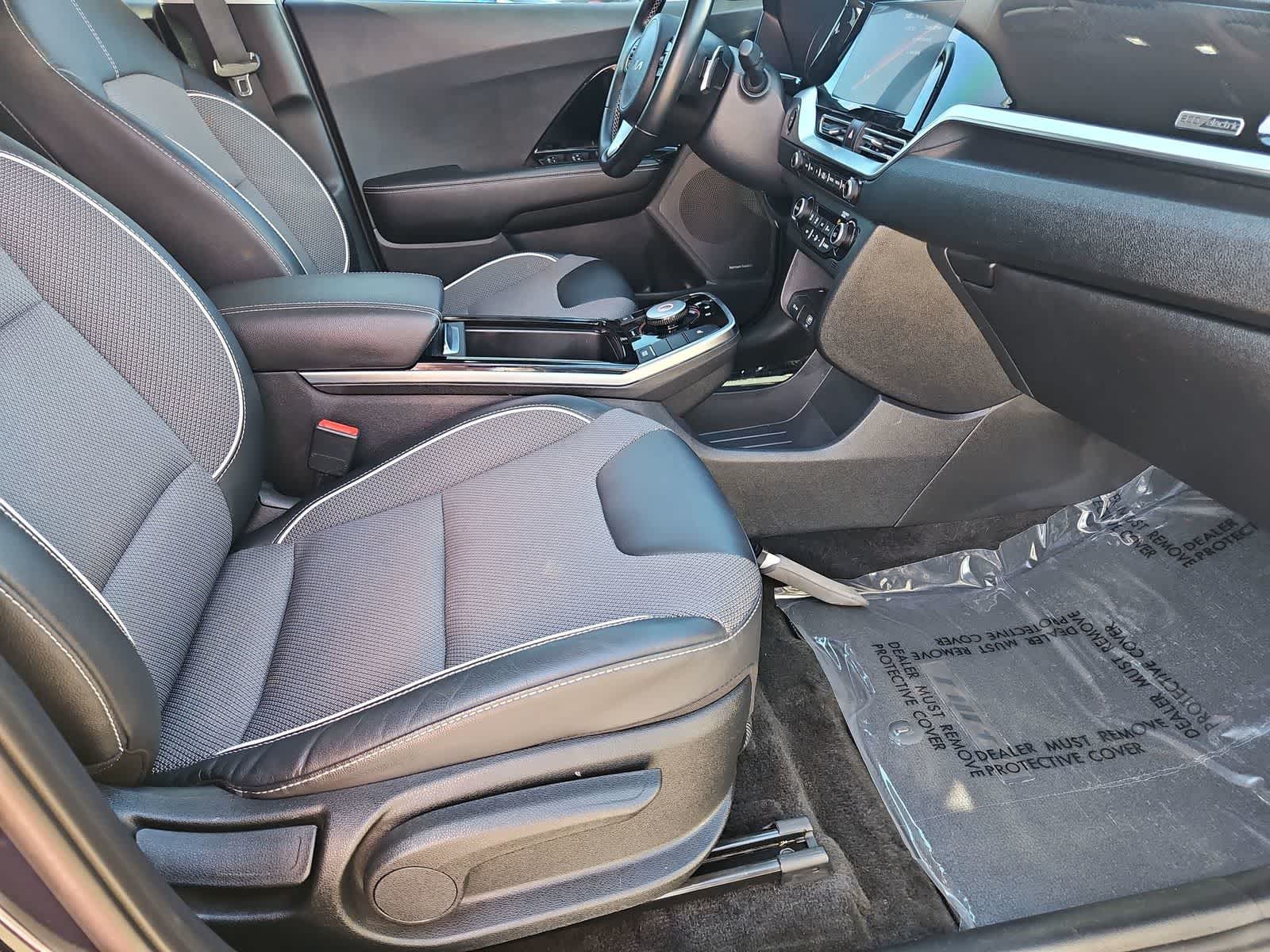 Thumbnail: 2022 Kia Niro - 22