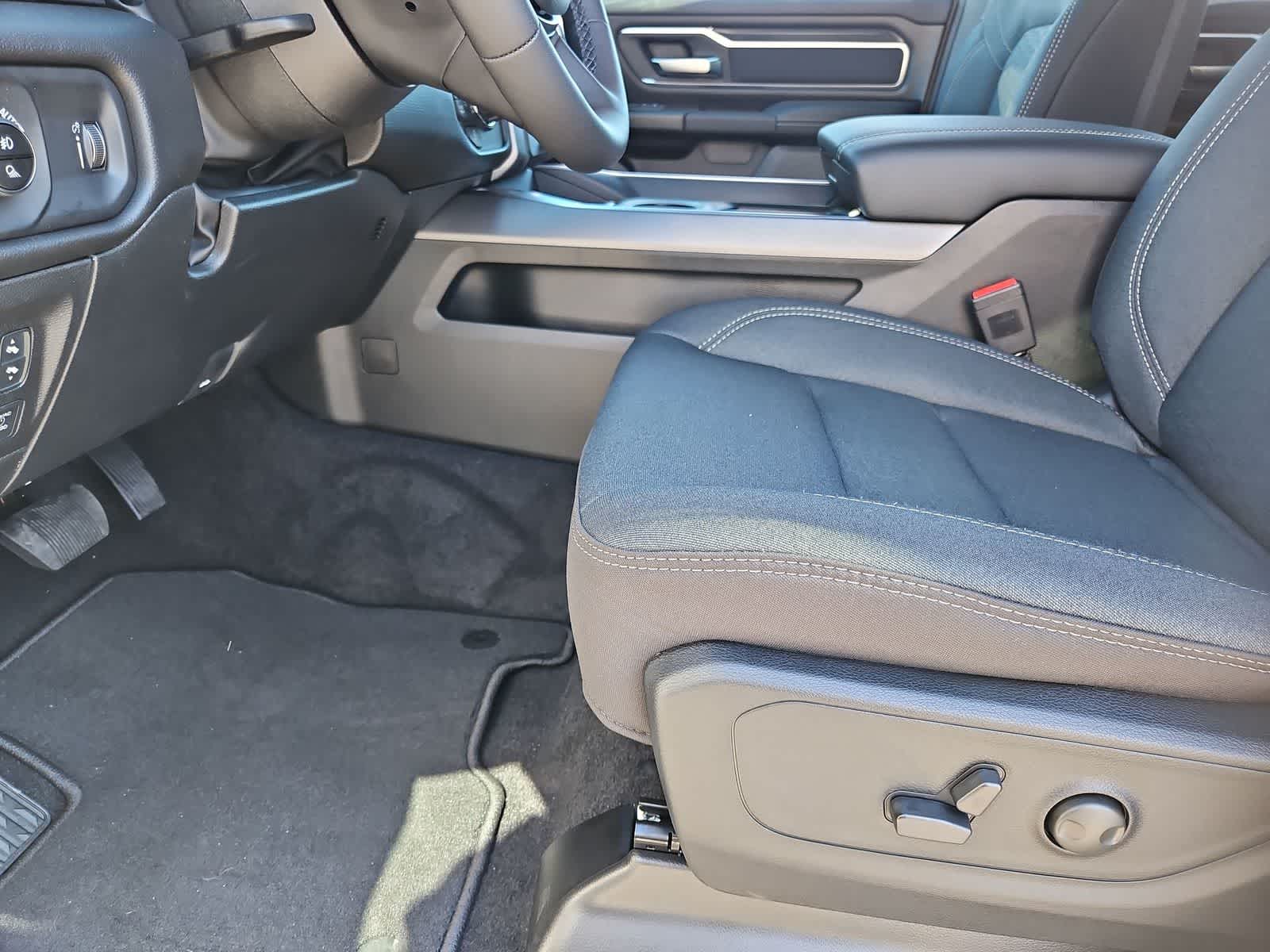 Thumbnail: 2026 RAM 1500 - 17