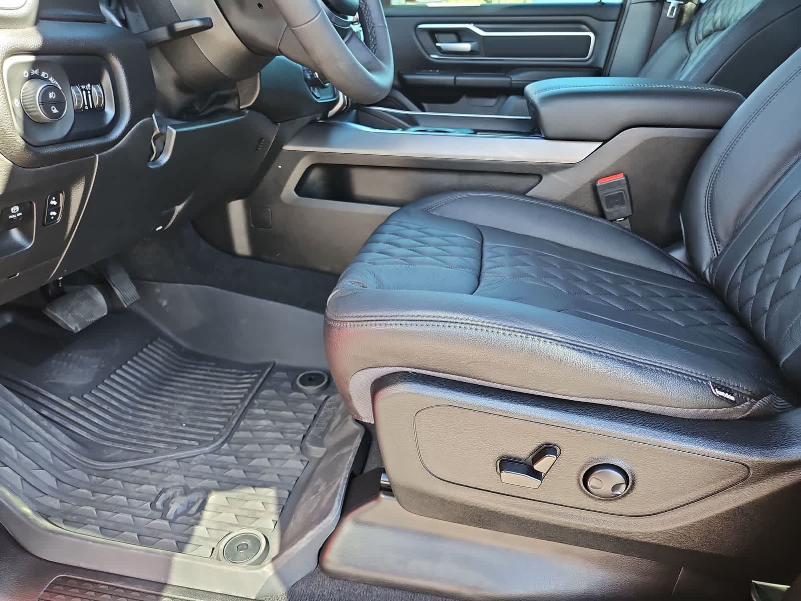 Thumbnail: 2025 RAM 1500 - 18