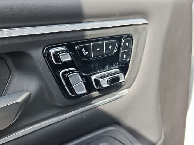 Thumbnail: 2026 RAM 1500 - 17