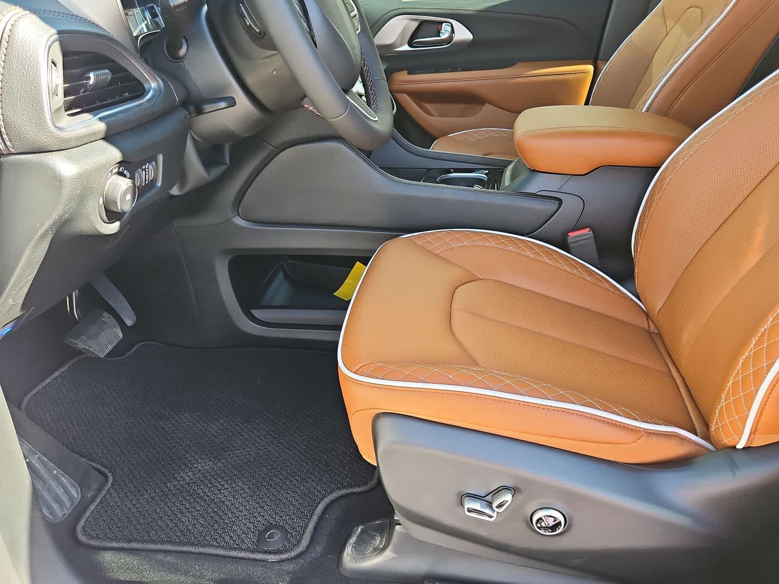 Thumbnail: 2026 Chrysler Pacifica - 16