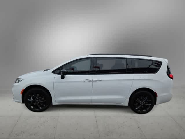 Thumbnail: 2026 Chrysler Pacifica - 7