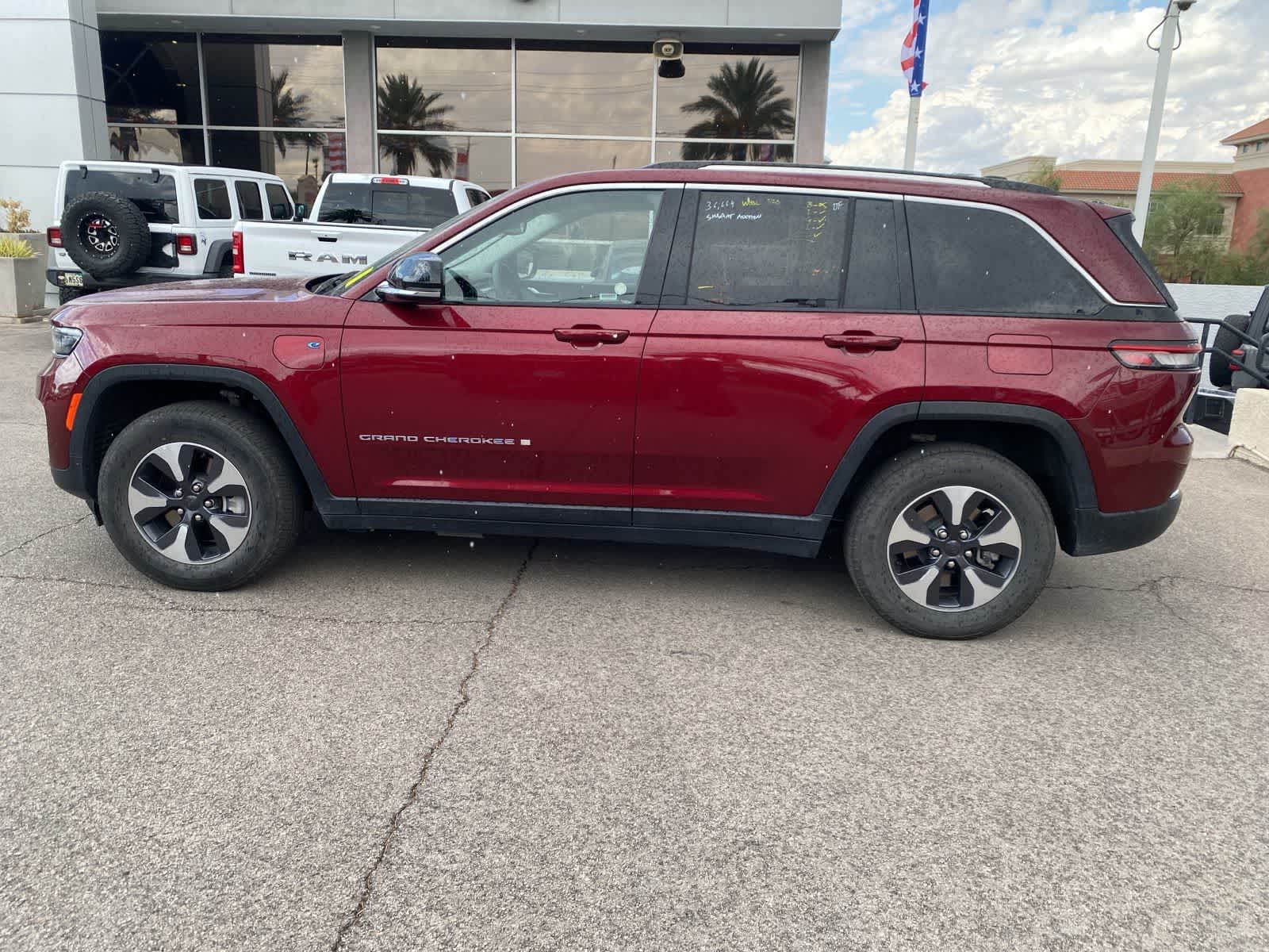 Thumbnail: 2023 Jeep Grand Cherokee - 9