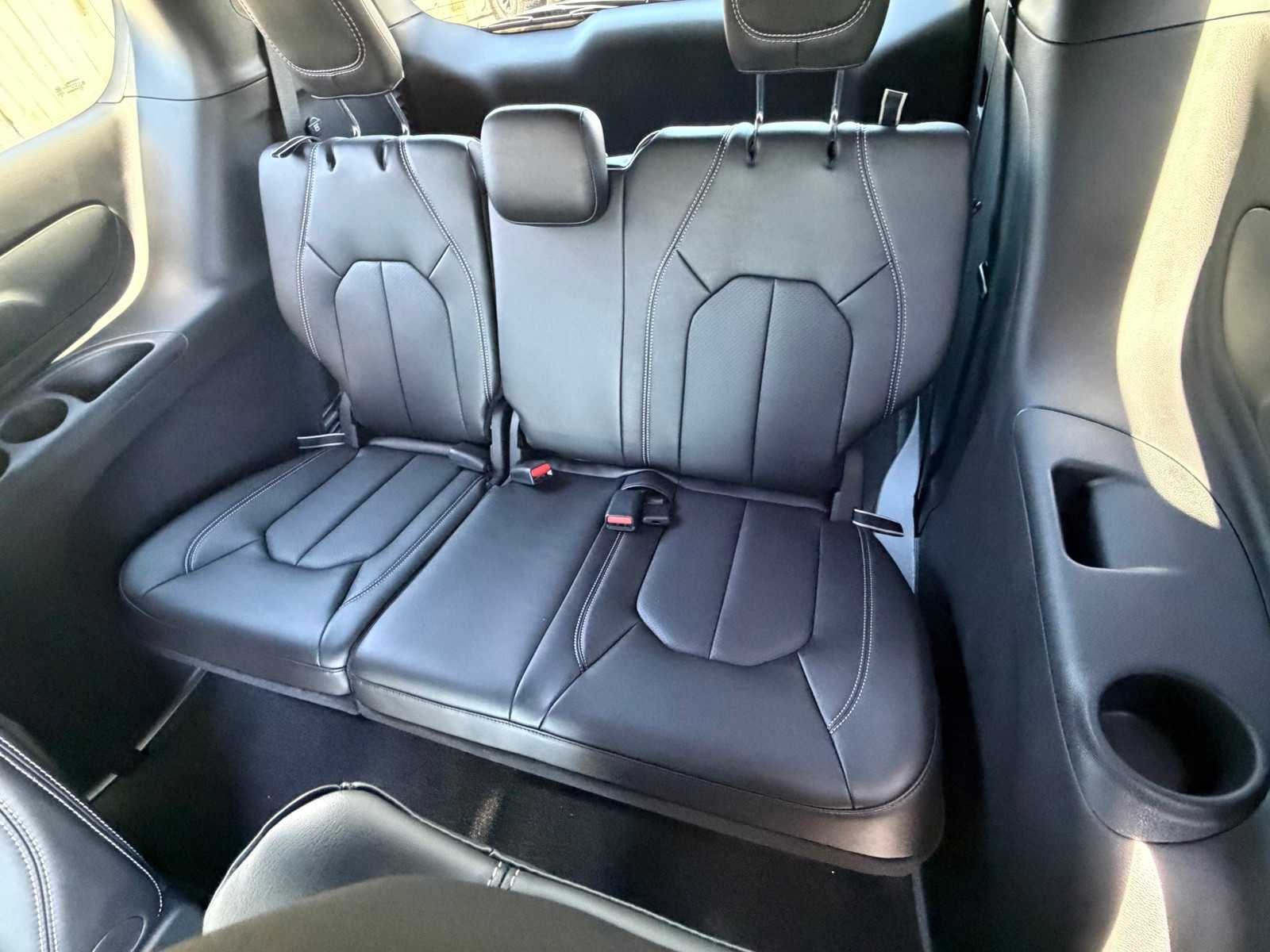 Thumbnail: 2026 Chrysler Pacifica - 26