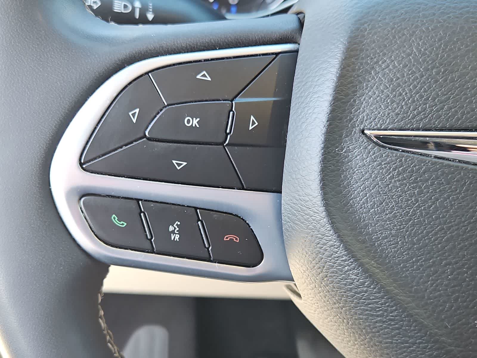 Thumbnail: 2022 Chrysler Pacifica - 25