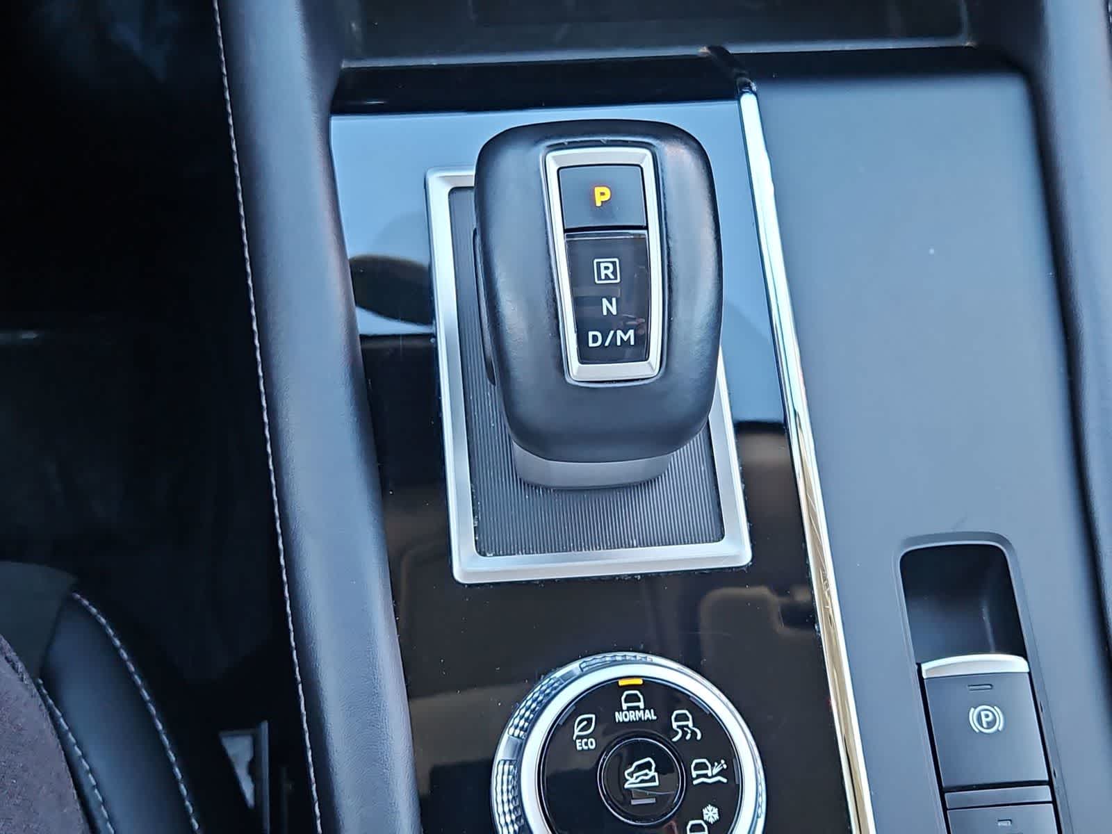 Thumbnail: 2024 Mitsubishi Outlander - 32