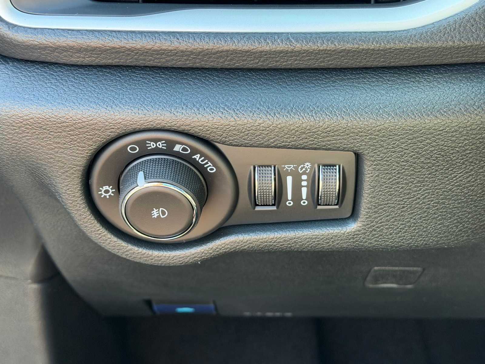Thumbnail: 2026 Chrysler Pacifica - 15