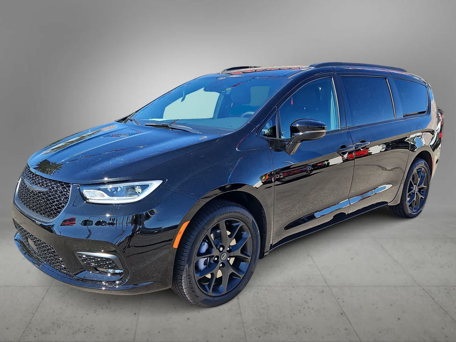 Thumbnail: 2026 Chrysler Pacifica - 4