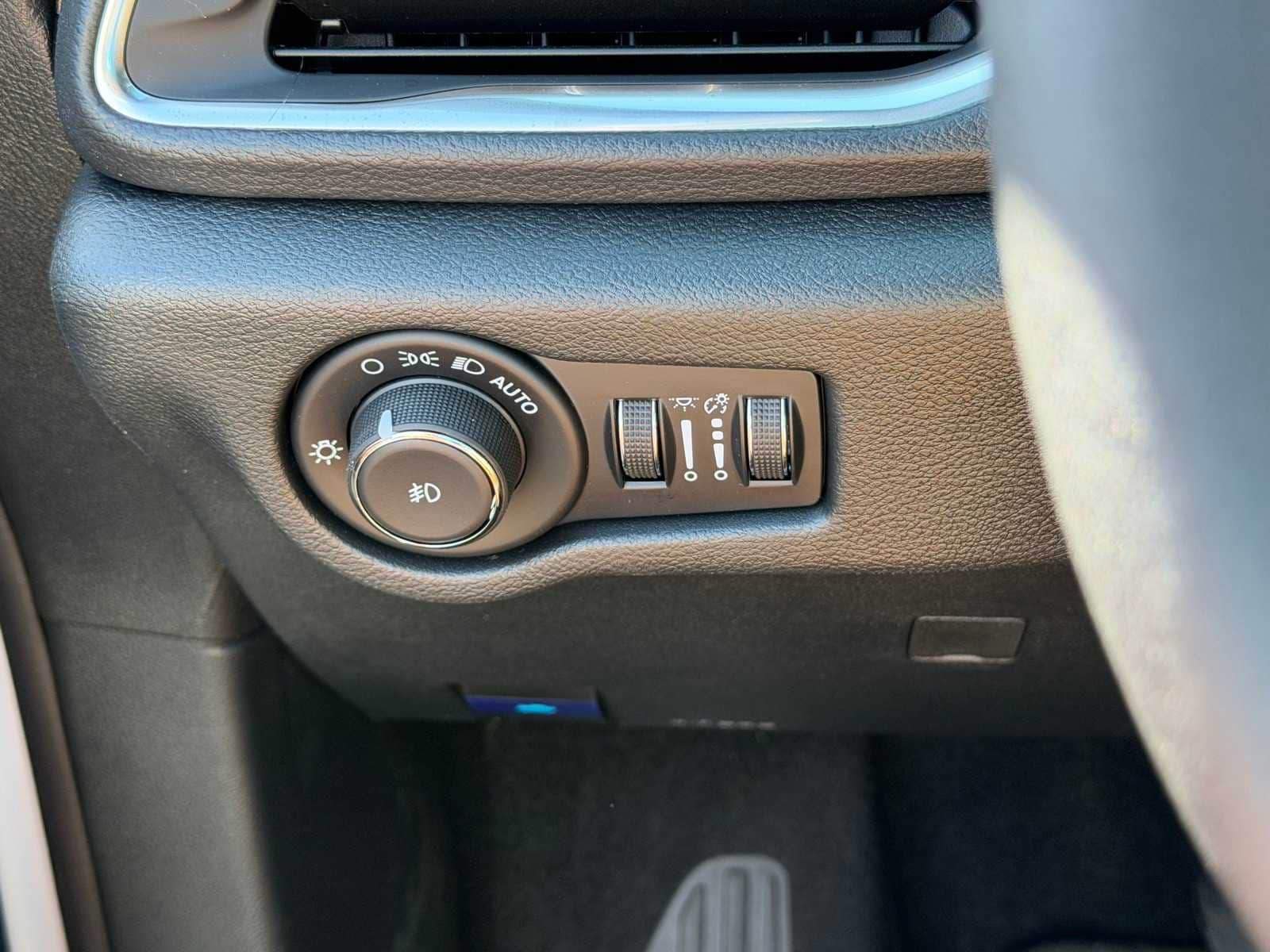 Thumbnail: 2026 Chrysler Pacifica - 15