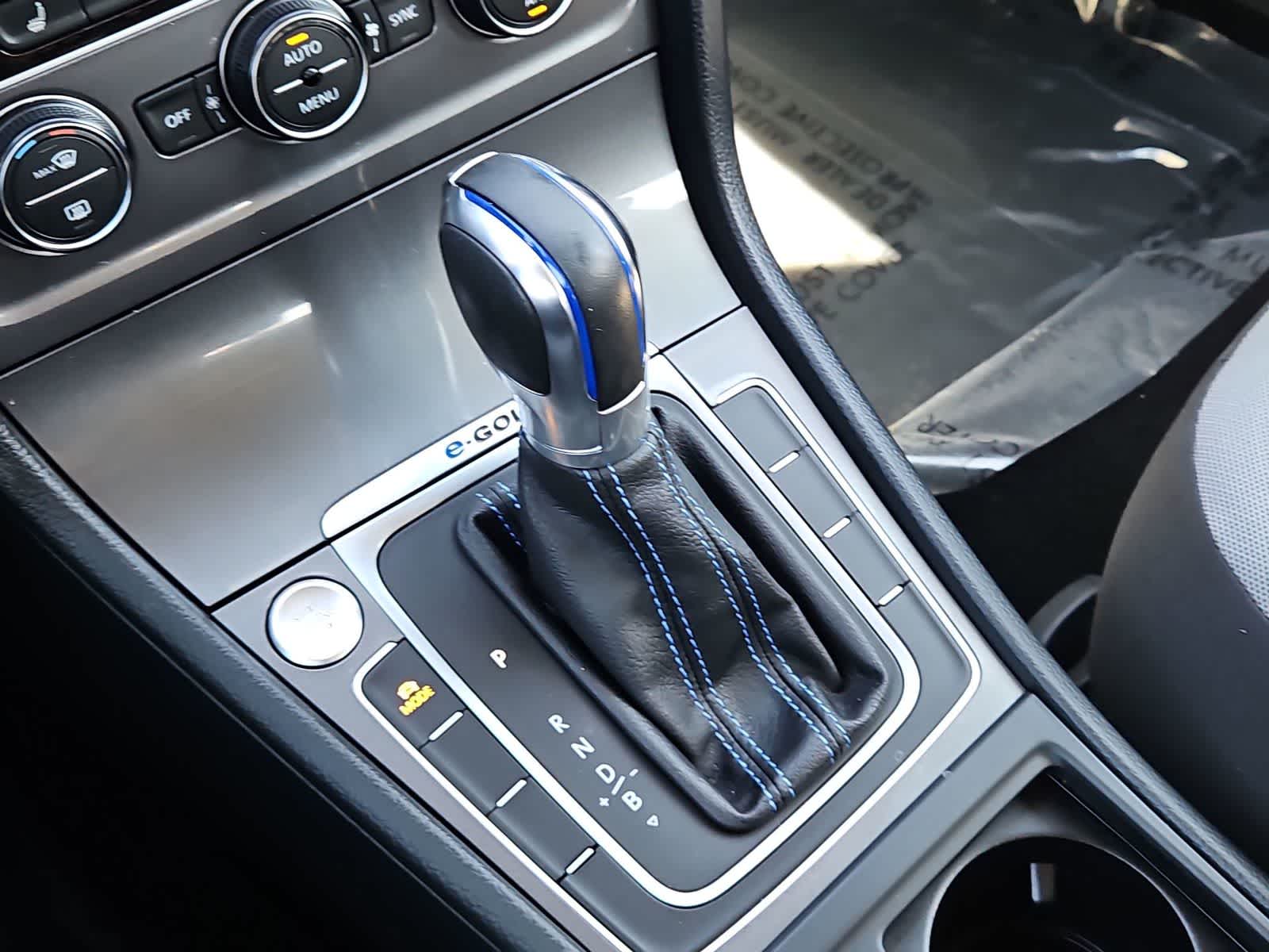 Thumbnail: 2016 Volkswagen e-Golf - 26