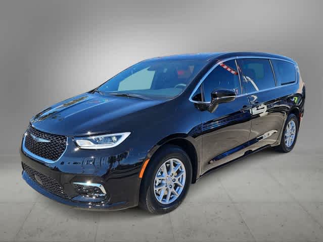 Thumbnail: 2026 Chrysler Pacifica - 4