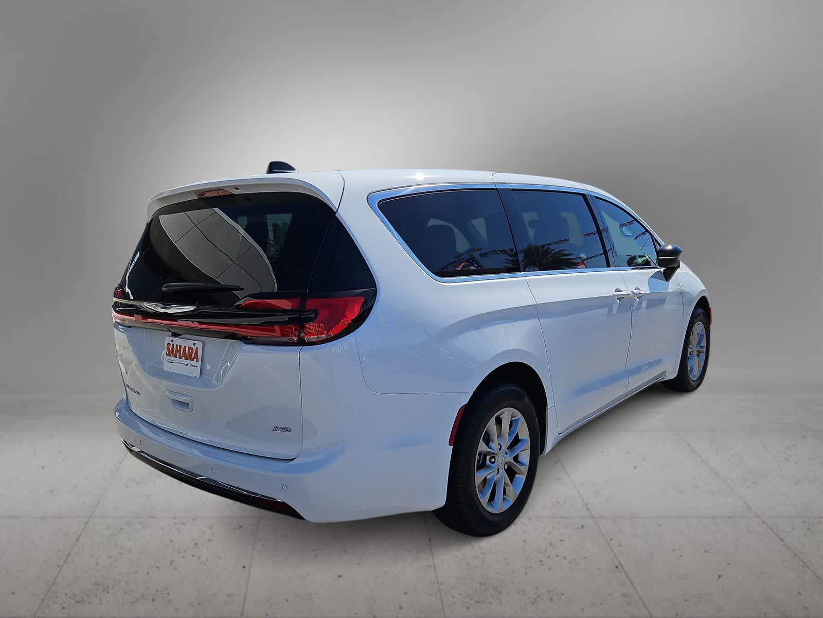 Thumbnail: 2026 Chrysler Pacifica - 8