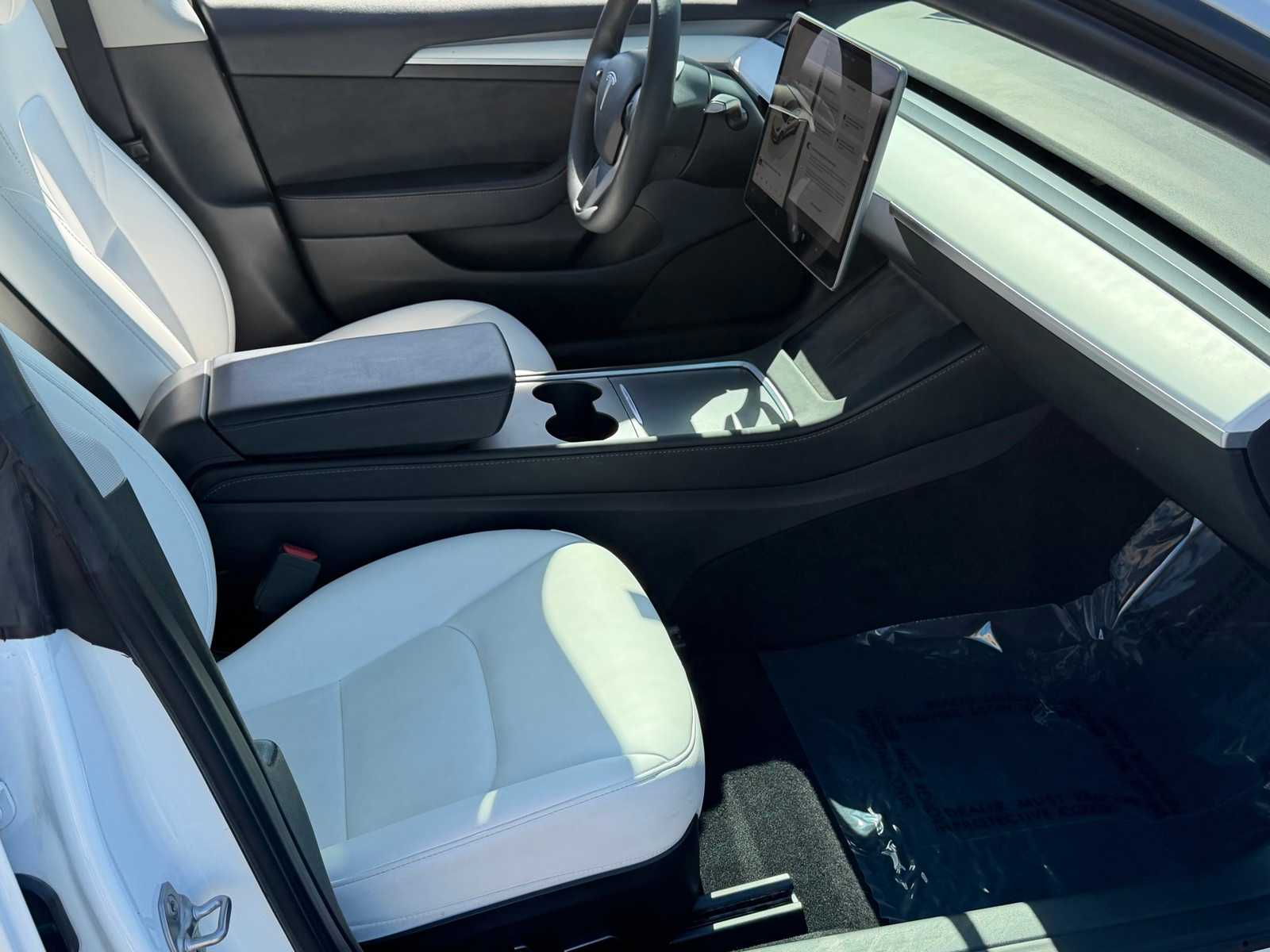 Thumbnail: 2023 Tesla Model 3 - 28