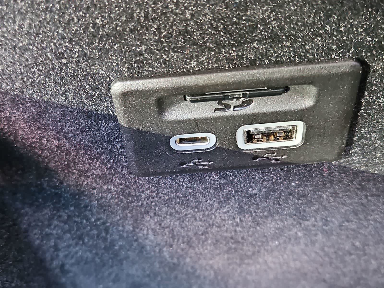 Thumbnail: 2023 Cadillac XT5 - 32