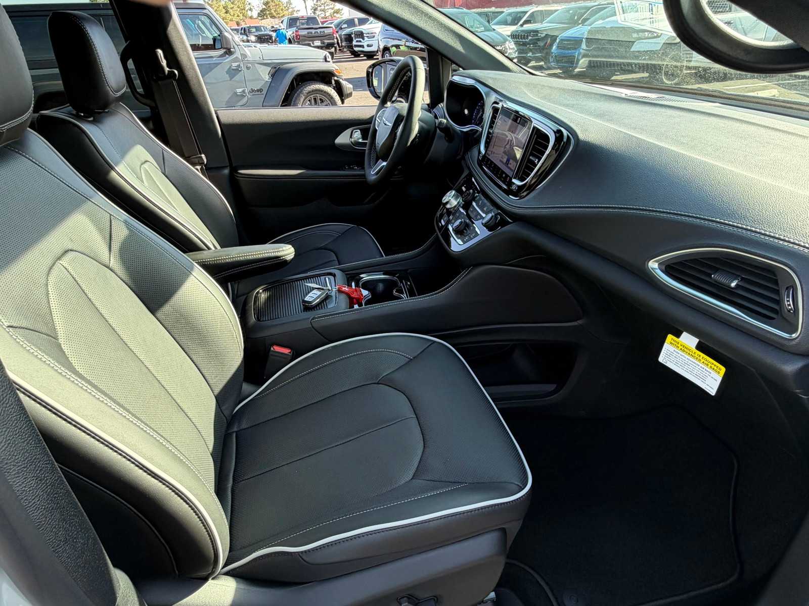 Thumbnail: 2026 Chrysler Pacifica - 20