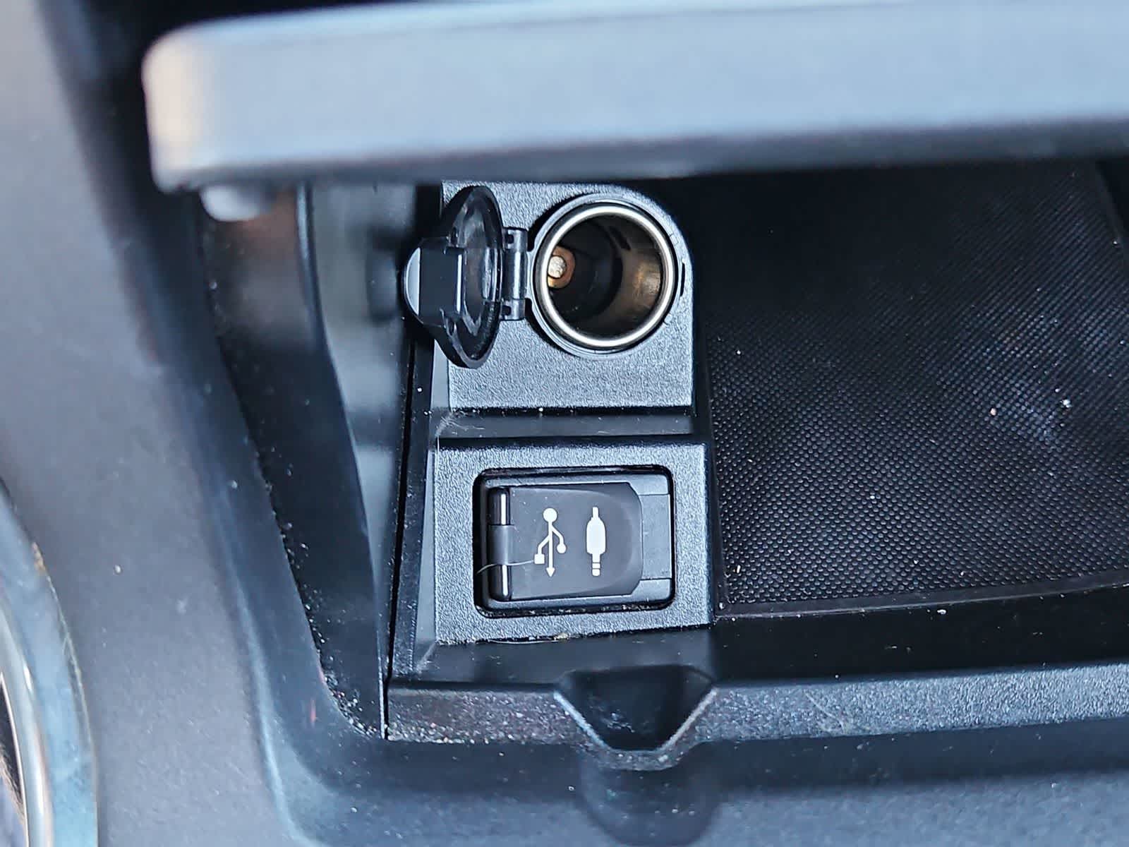 Thumbnail: 2017 Toyota Camry - 32