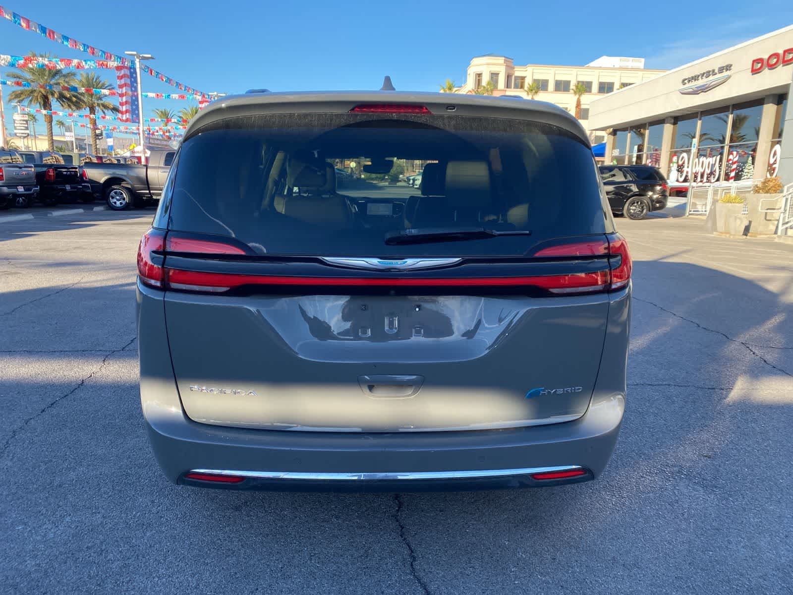 Thumbnail: 2021 Chrysler Pacifica - 8