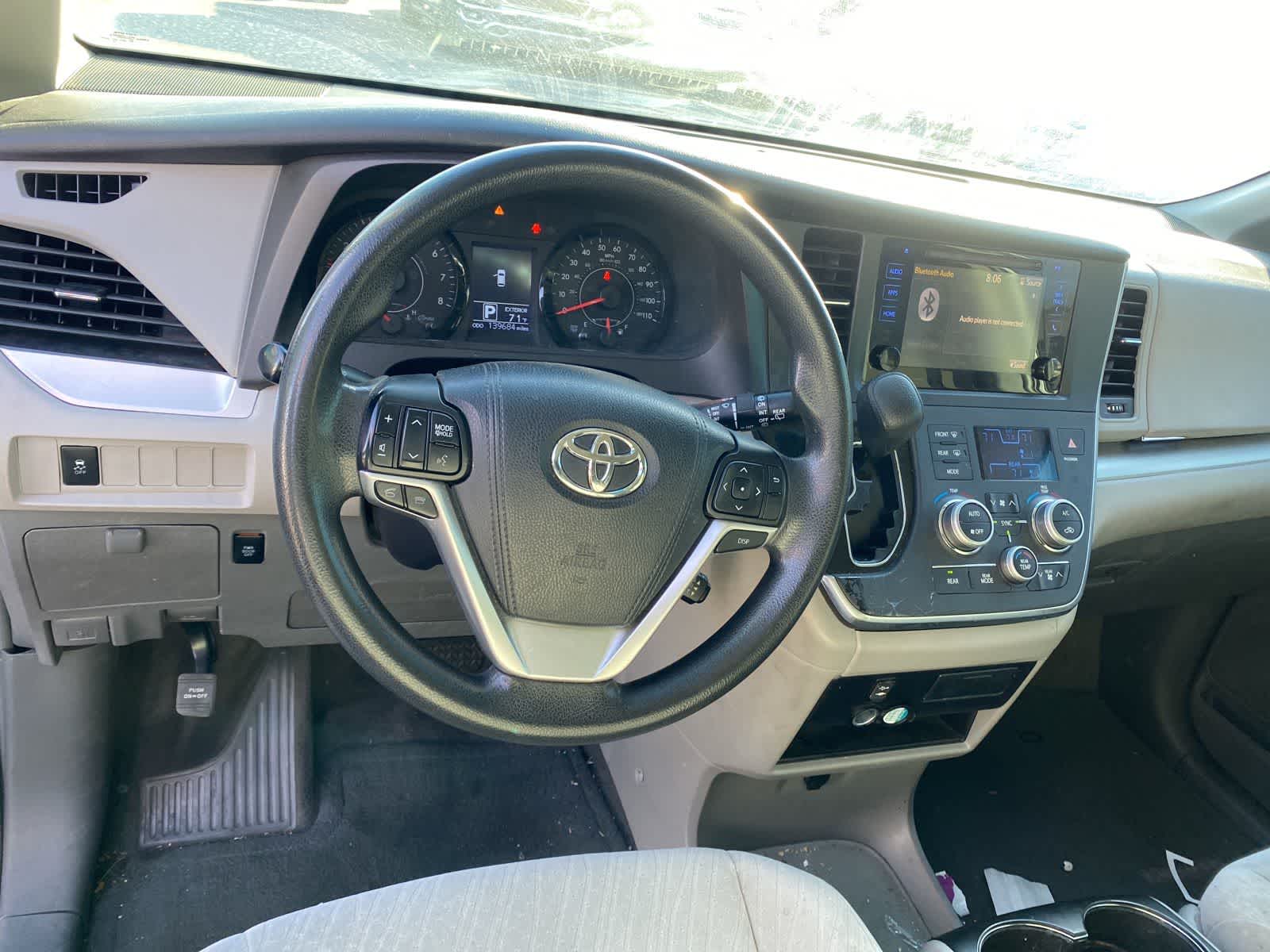 Thumbnail: 2017 Toyota Sienna - 10