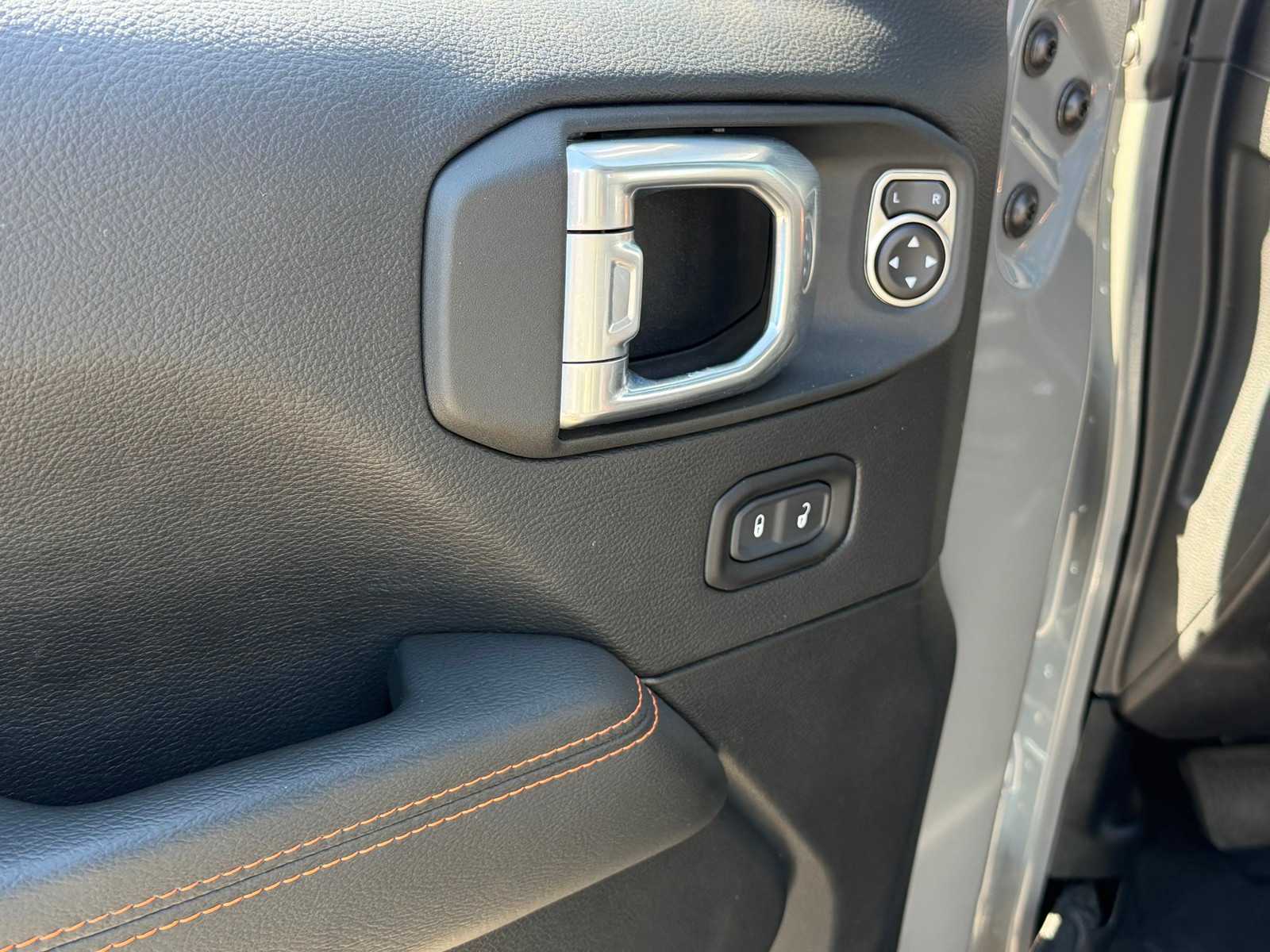 Thumbnail: 2021 Jeep Gladiator - 13