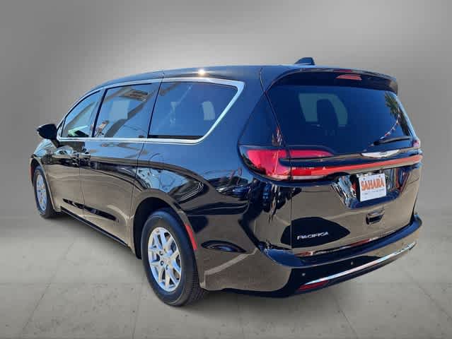 Thumbnail: 2026 Chrysler Pacifica - 6
