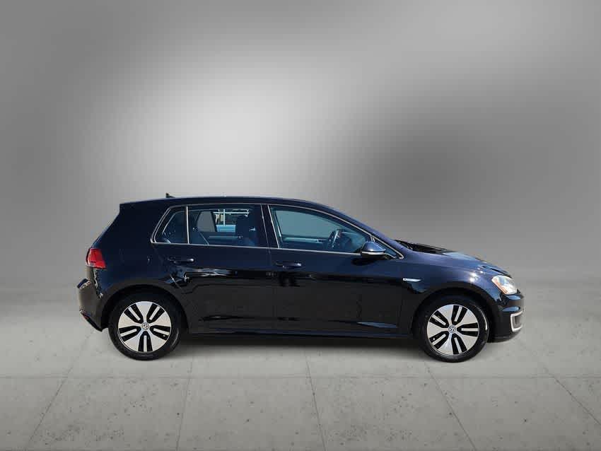 Thumbnail: 2016 Volkswagen e-Golf - 10