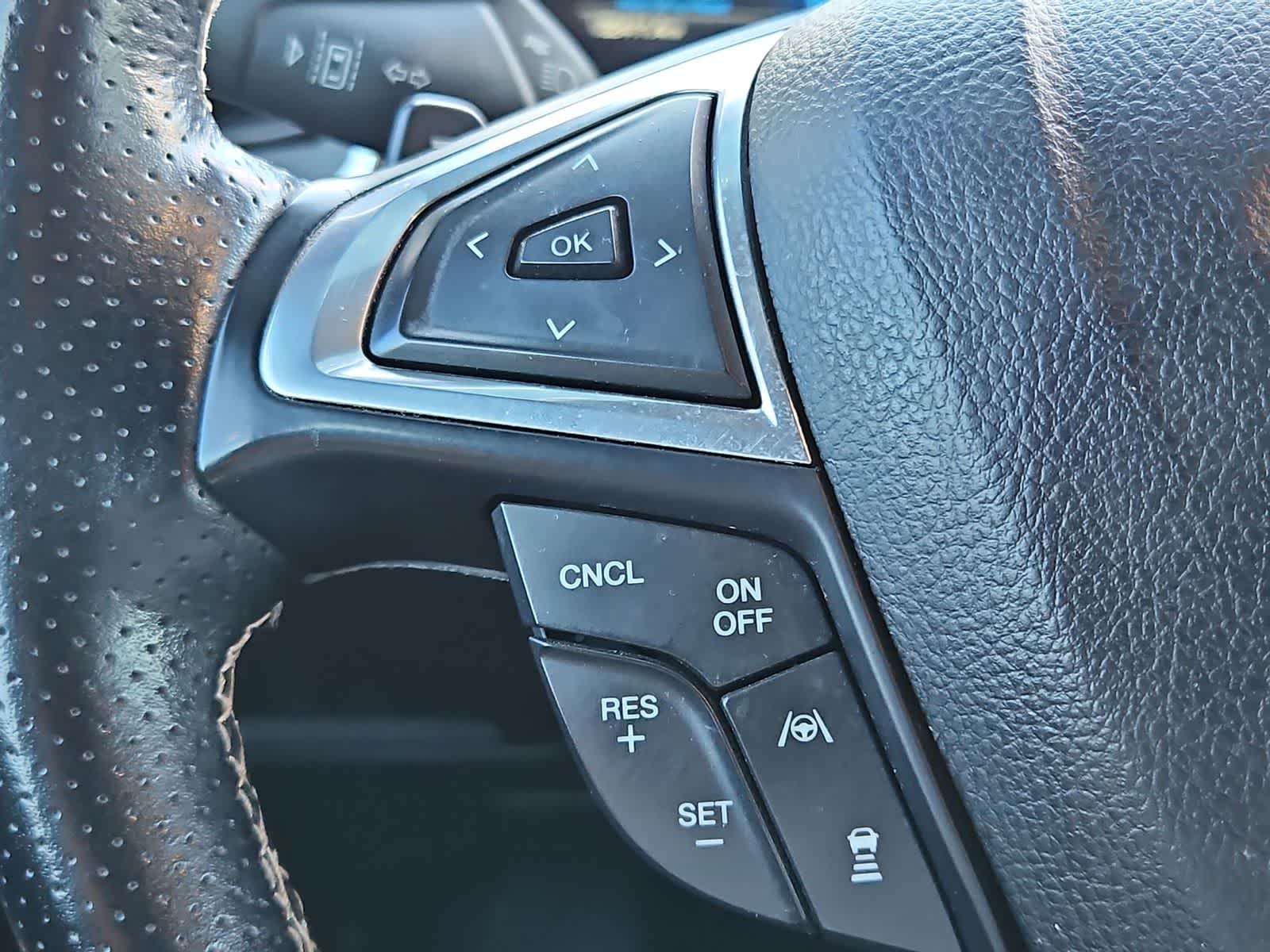 Thumbnail: 2021 Ford Edge - 24