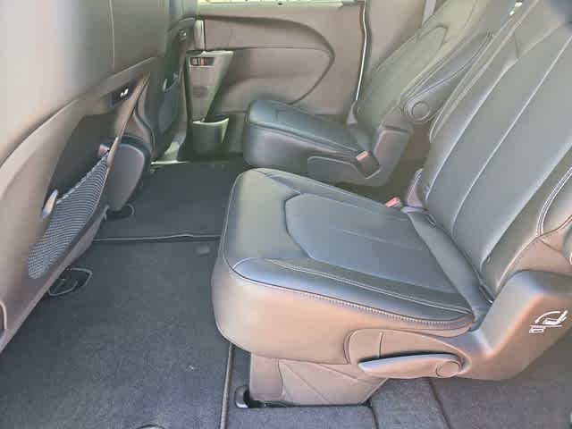 Thumbnail: 2026 Chrysler Pacifica - 19