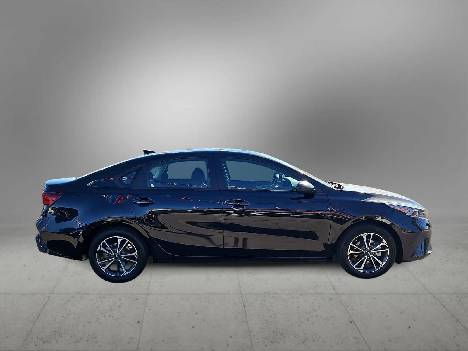 Thumbnail: 2023 Kia Forte - 10
