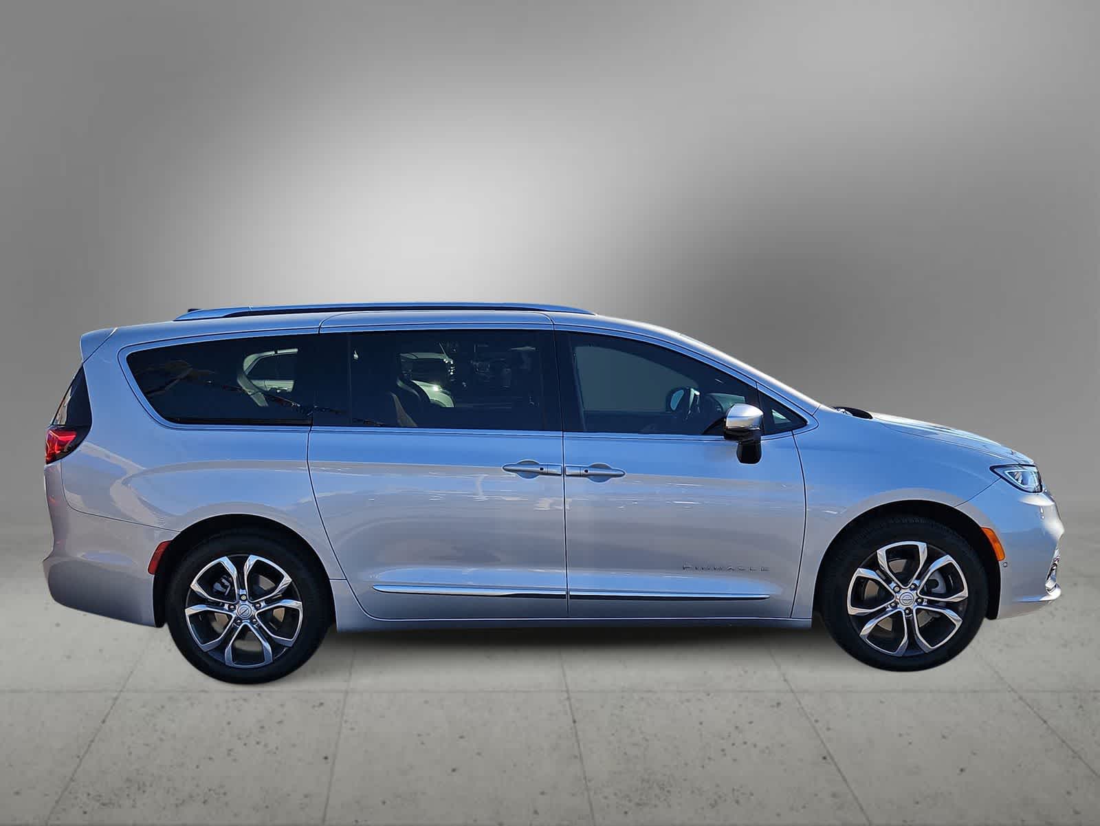 Thumbnail: 2026 Chrysler Pacifica - 9