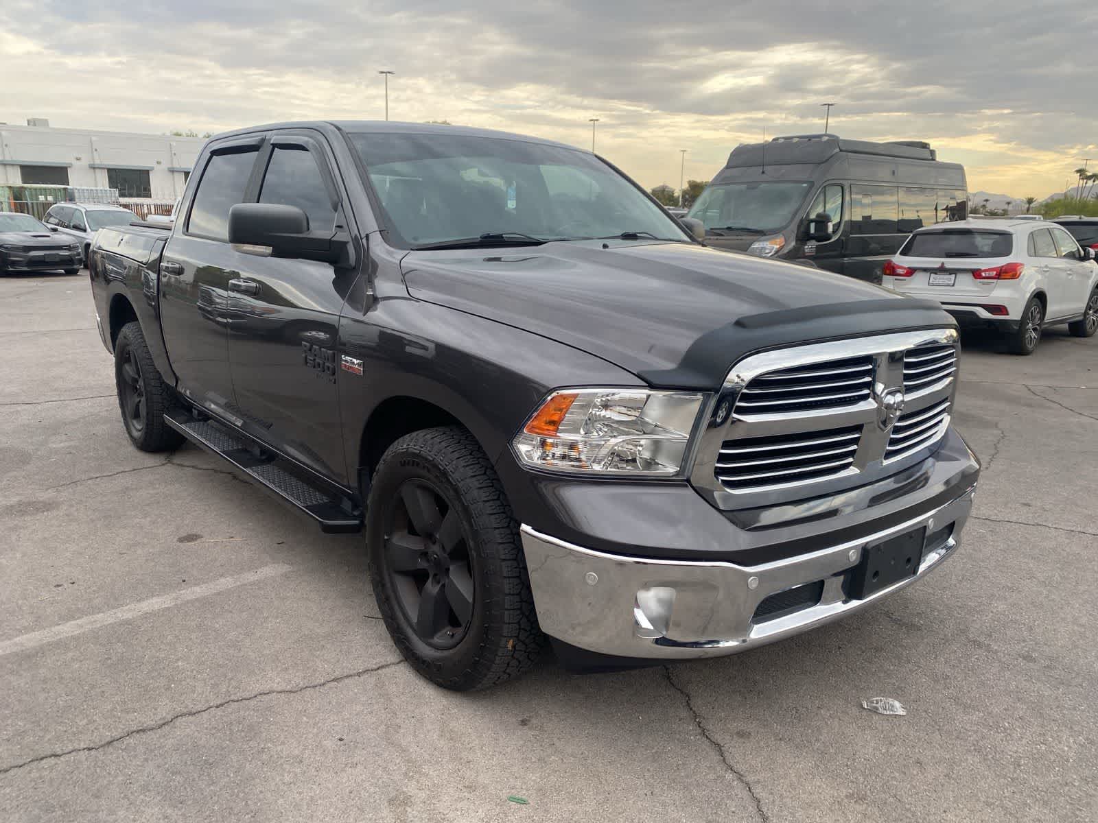 Thumbnail: 2019 RAM 1500 Classic - 3